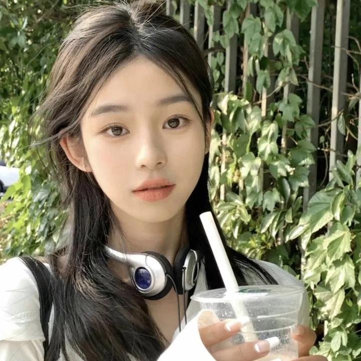 老艺术家孙女酒吧消费天价，工作室声明未澄清，一个月引热议